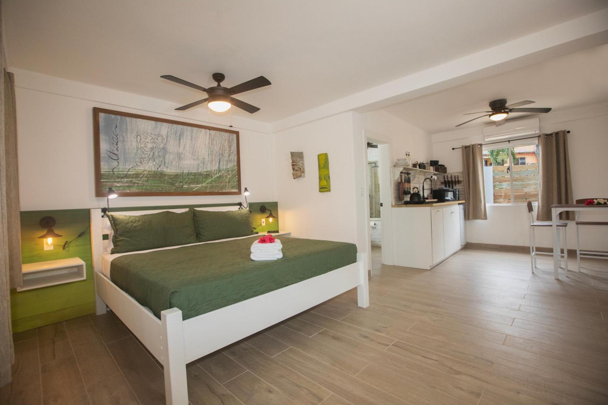 Treetops Hotel Caye Caulker Extérieur photo