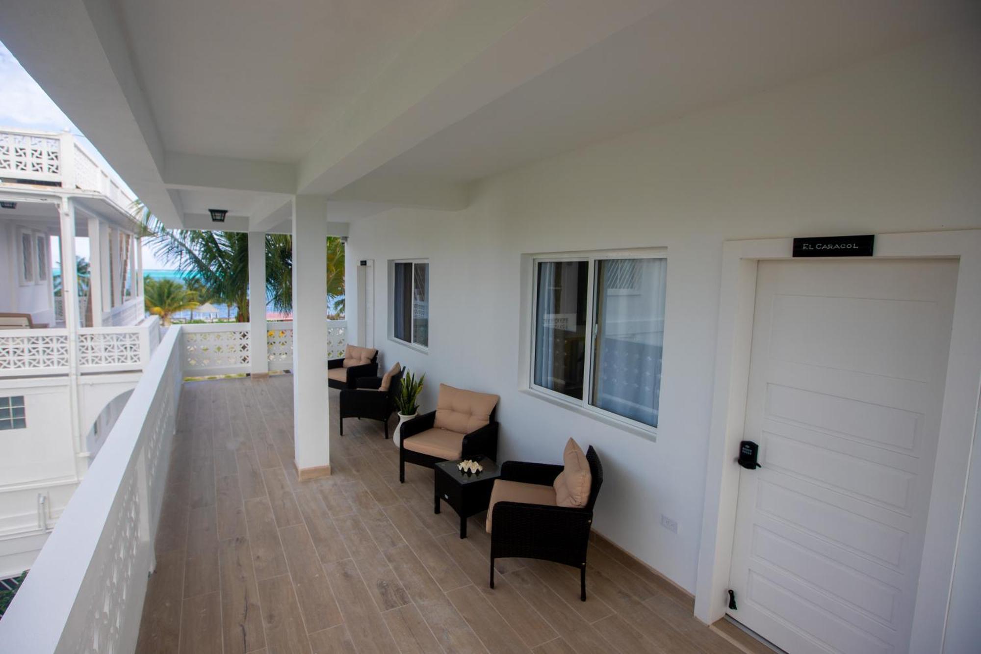 Treetops Hotel Caye Caulker Extérieur photo