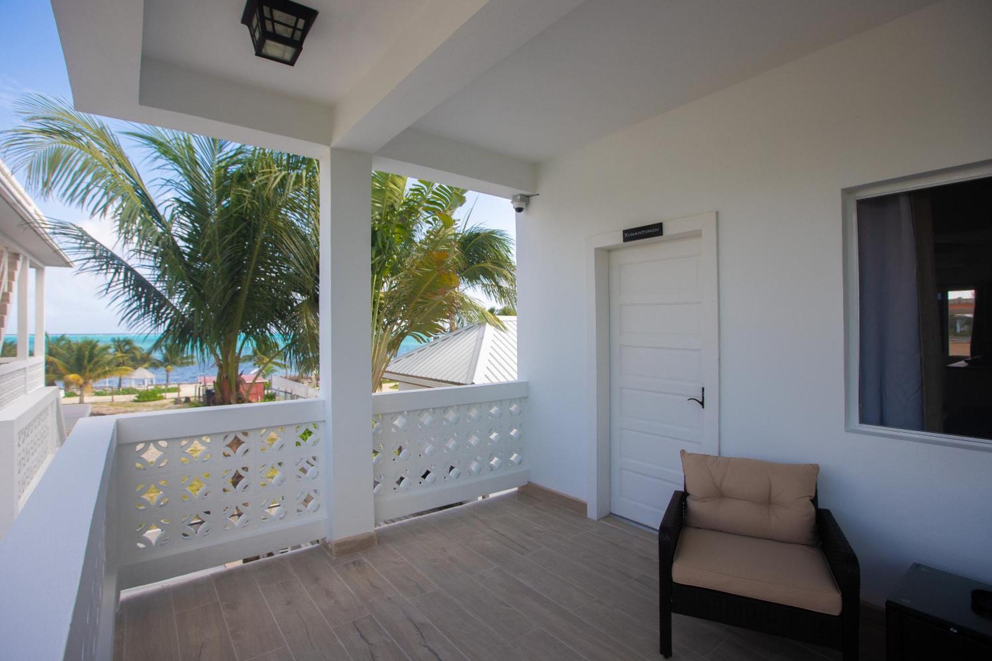Treetops Hotel Caye Caulker Extérieur photo