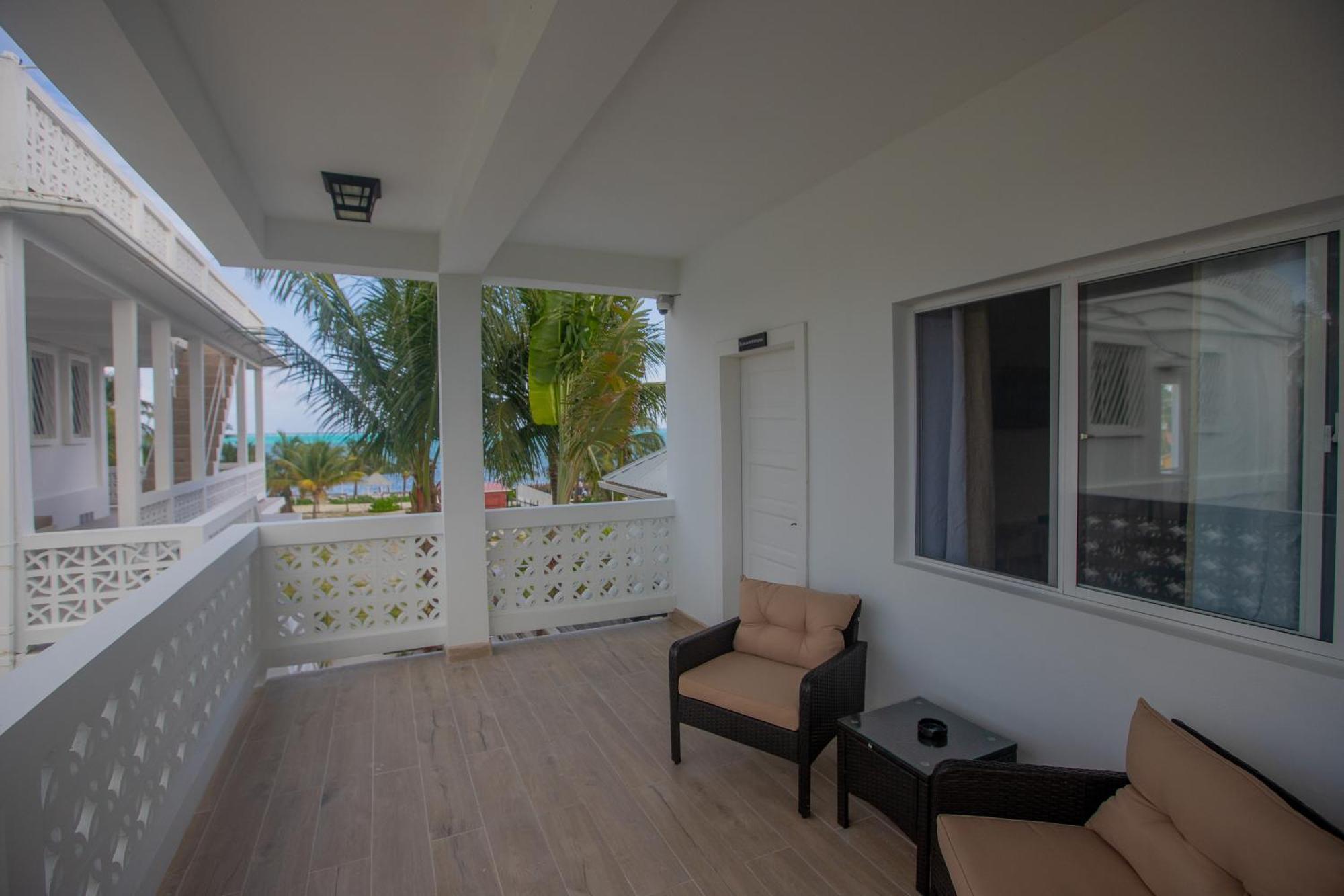 Treetops Hotel Caye Caulker Extérieur photo
